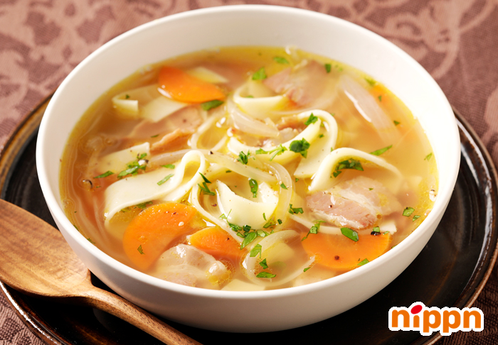 フリッターテンズッペ（クレープ入りスープ）