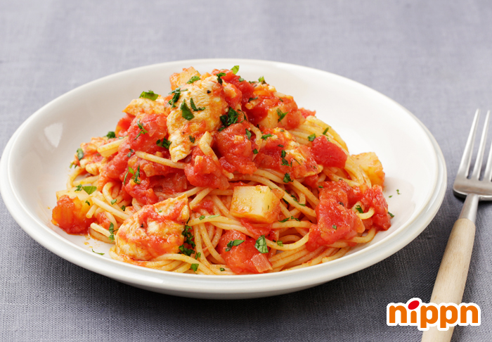 鶏ささみとじゃが芋のトマトソースパスタ