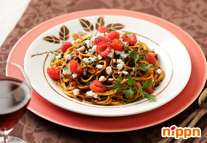 カッテージチーズとラズベリーのボロネーゼ