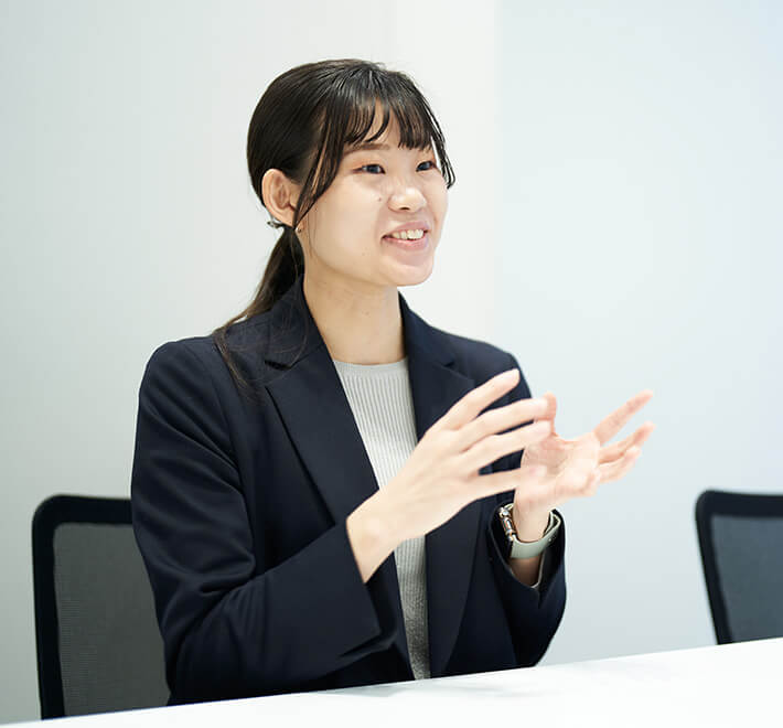 営業での経験を活かし、開発・販促業務へと幅を広げる